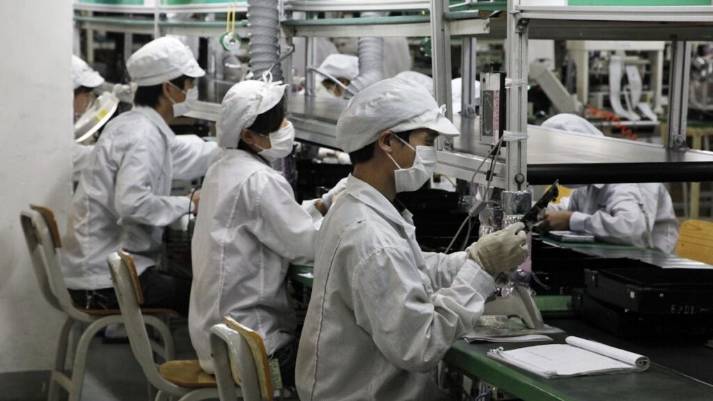apple probes work conditions at china factory China Factory