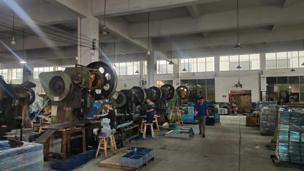 china charcoal grill adjustable factory China Factory