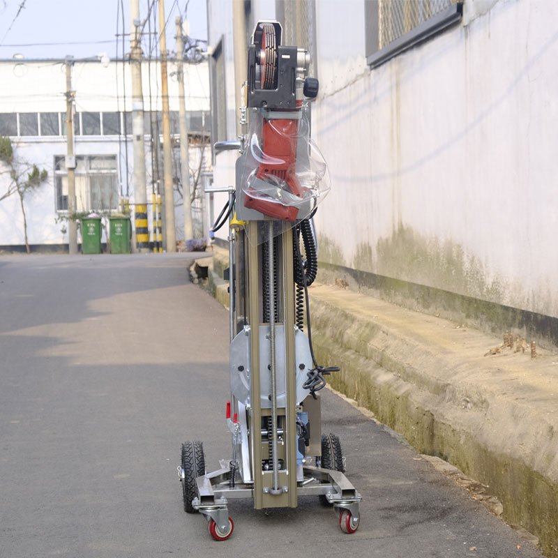 Automatic wall catch