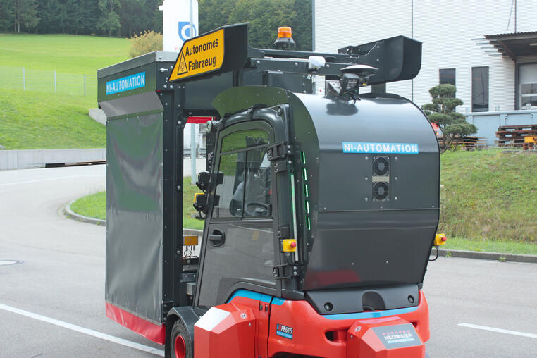 Autonomous Lift Trucks & Robots (AGV