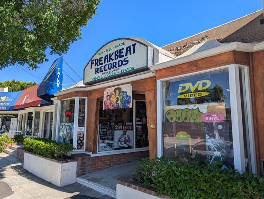 Cobraside Distribution is a vinyl distributor based in Glendale ...