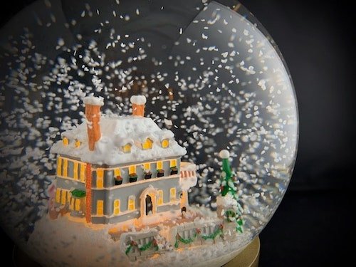 Custom Snow Globes, Maker to the Stars