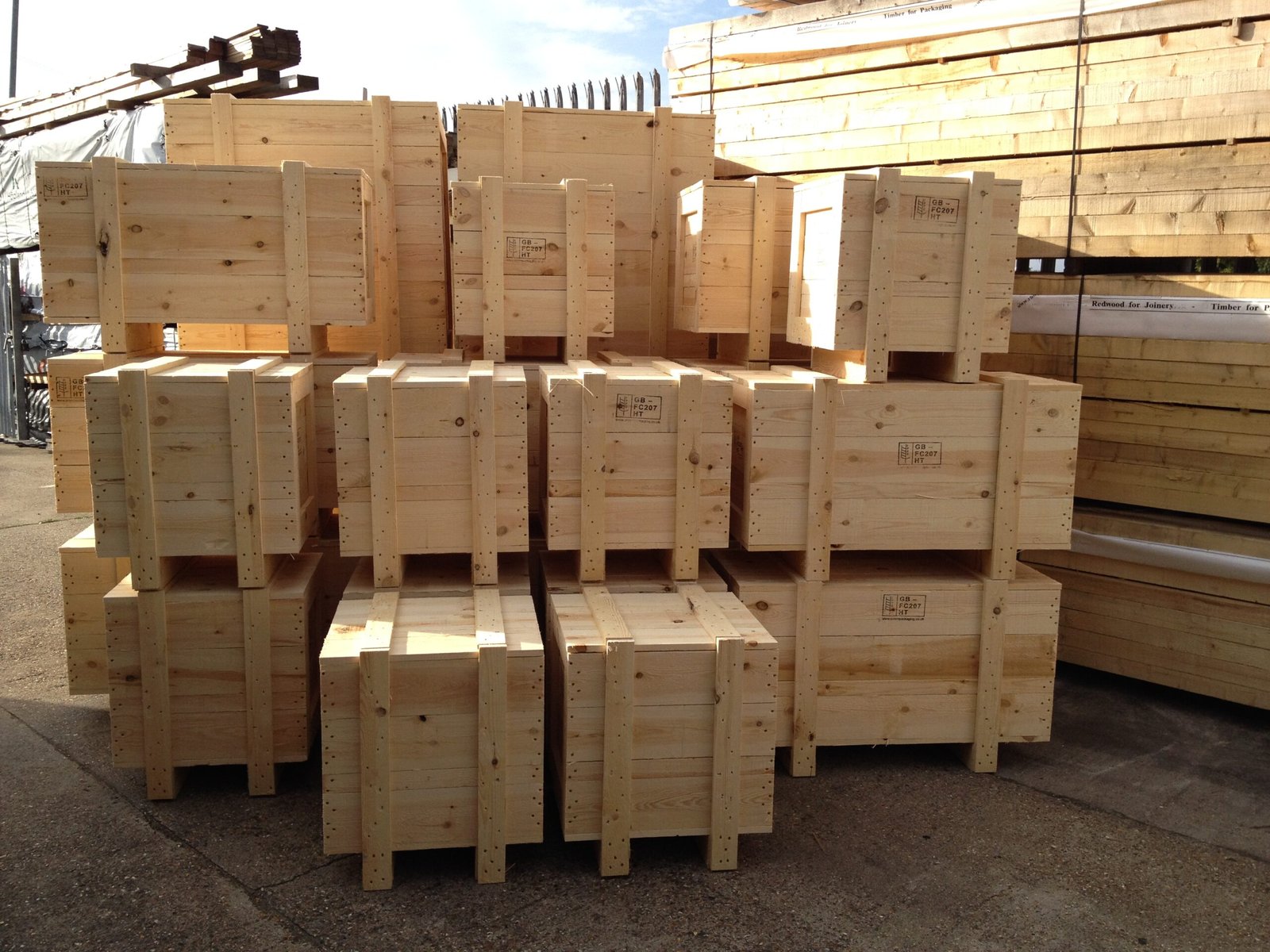 Industrial Packaging: Custom Crates & Pallets