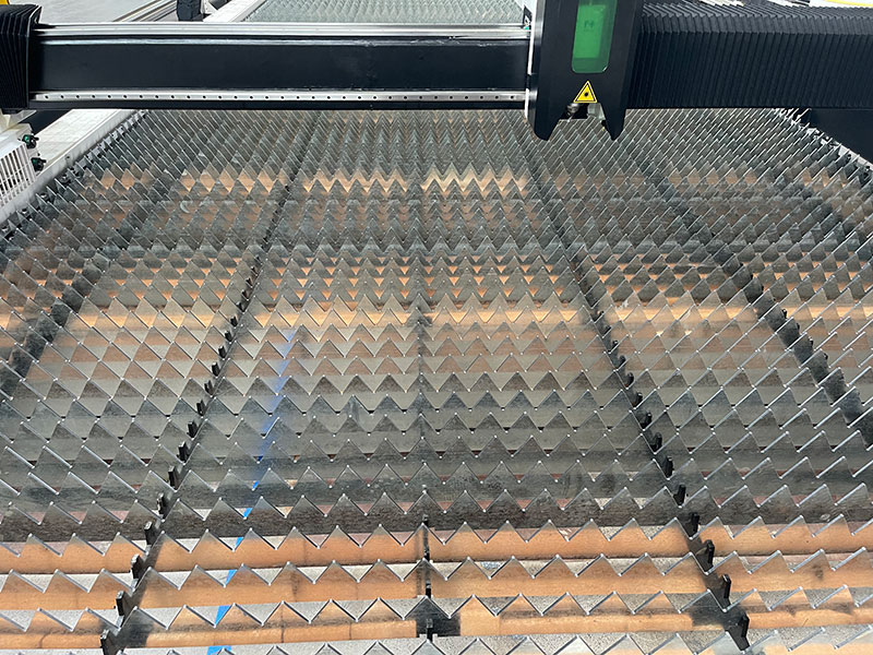 Large Format Laser Cutting Systems and Laser Engravers