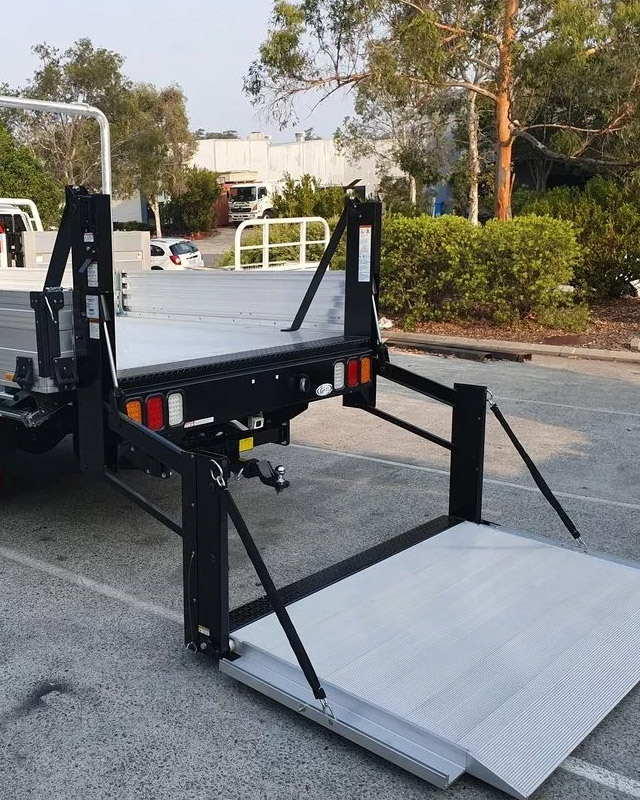 Liftgates & Hoists