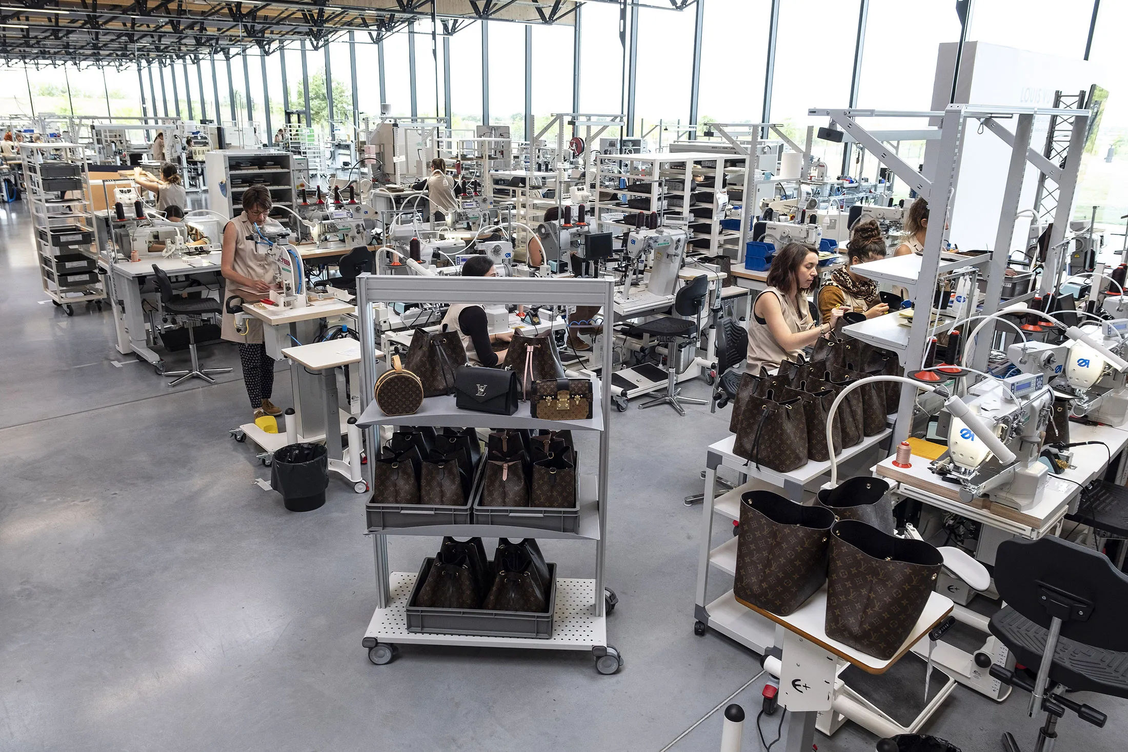 Lv Purses Wholesale industry insight