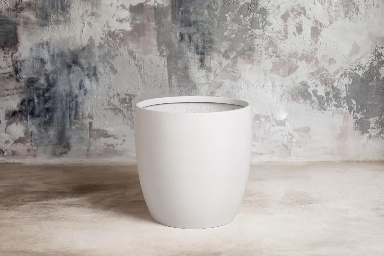 Manufacturer of Large Modern Fiberglass Planters & Containers