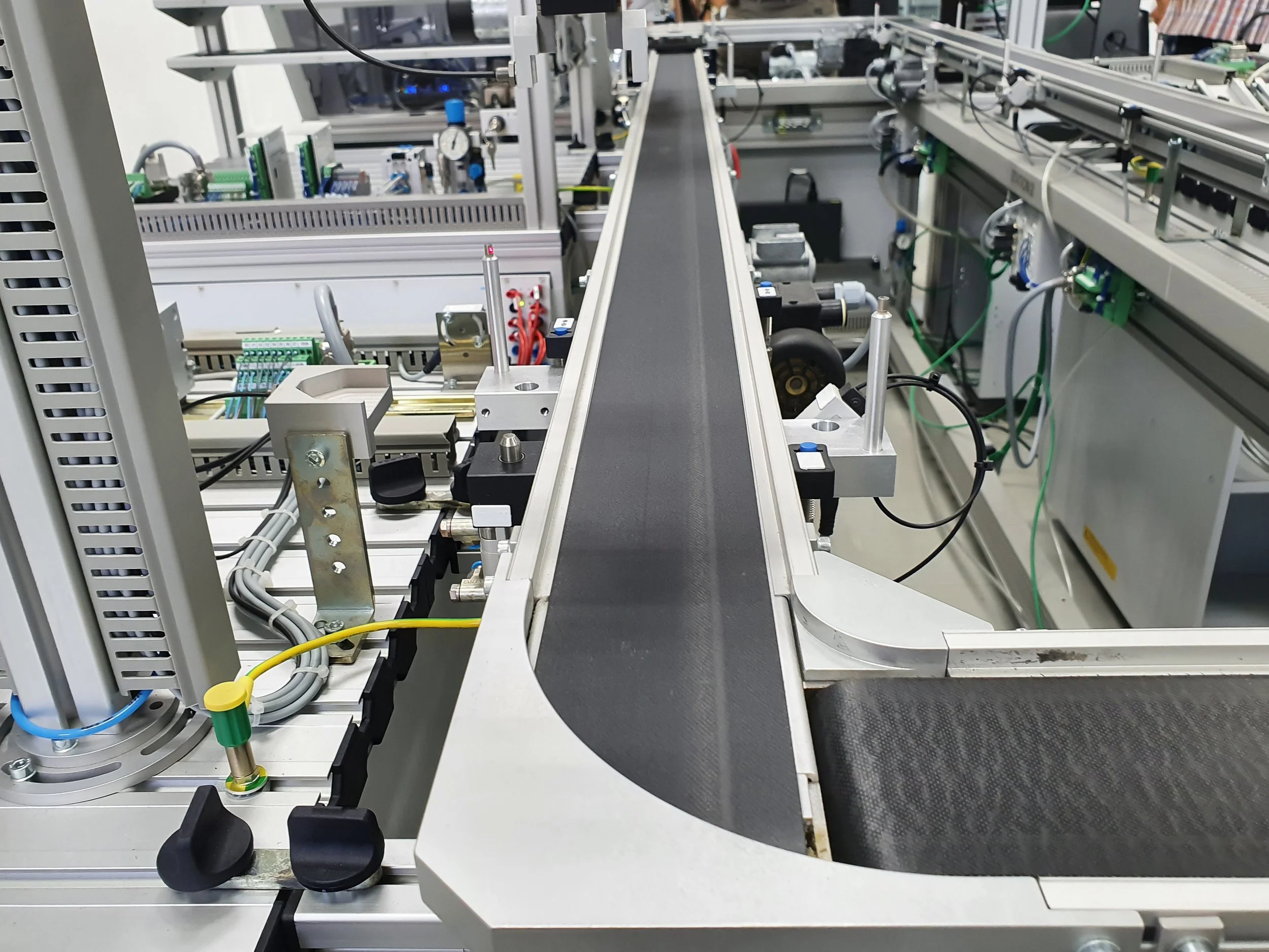 Material Handling Conveyor Systems industry insight