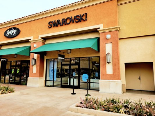 SWAROVSKI® AUTHORIZED RETAILER