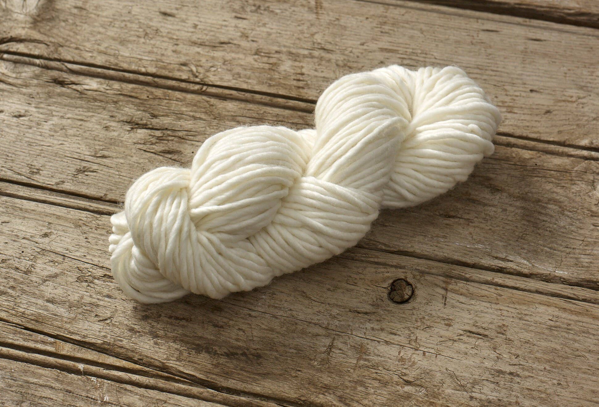 Undyed yarn