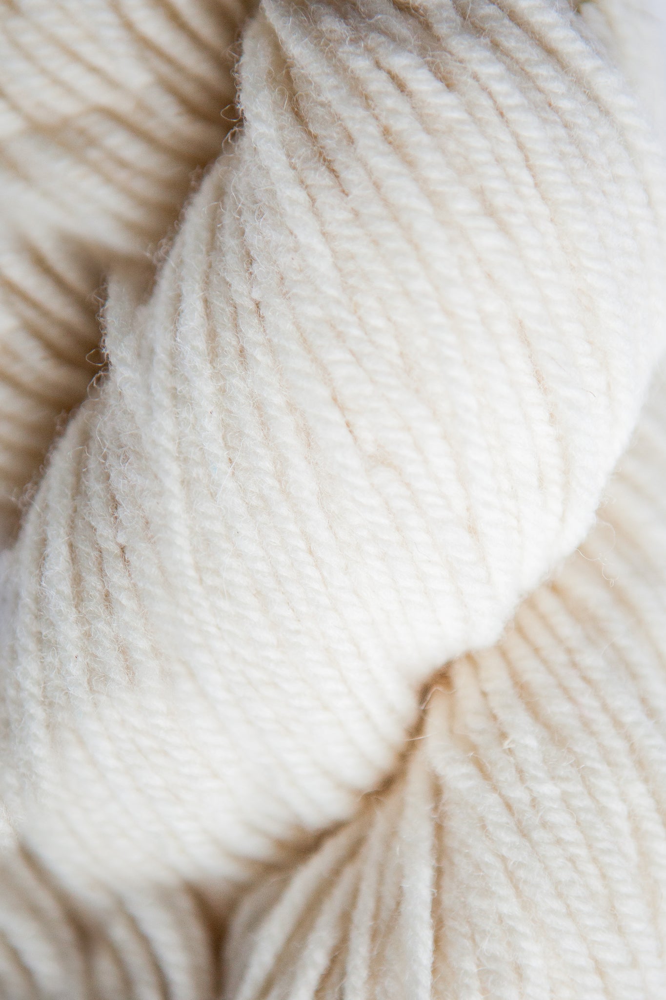 Undyed yarn