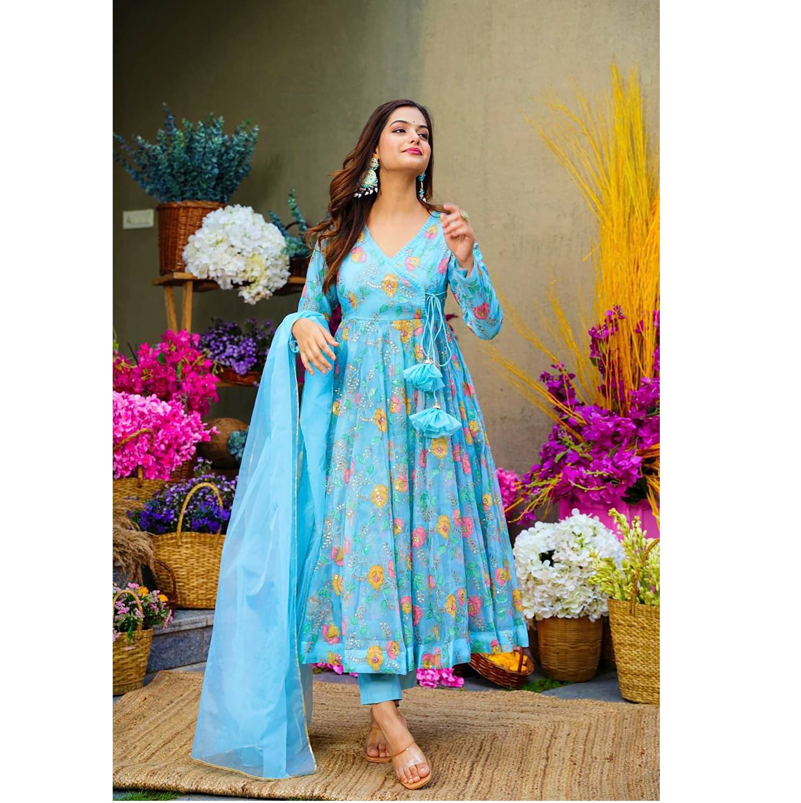 Wholesale Sarees, Kurtis, lehenga, salwar suits at Best Prices